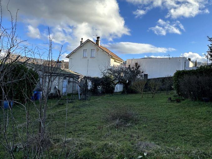 PAVILLON TYPE 4 SUR PLUS DE 1300 M2 CHEMIN DE LA MERE DE DIEU TRES BONNE SITUATION MILLAU 12 (Occitanie).