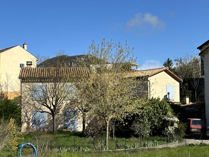 EXCEPTIONNEL AU BAS DE LA RUE DU VIEUX CRES VILLA DE TYPE PROVENCAL SUR 812 M2; MILLAU 12 (Occitanie).